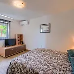 Appartamento 1 Bedroom In Pola