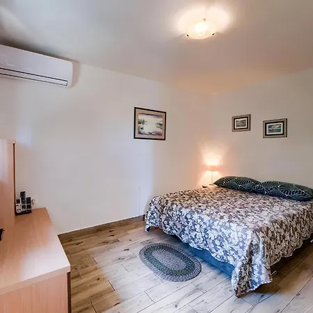 1 Bedroom Beautiful In Apartmán