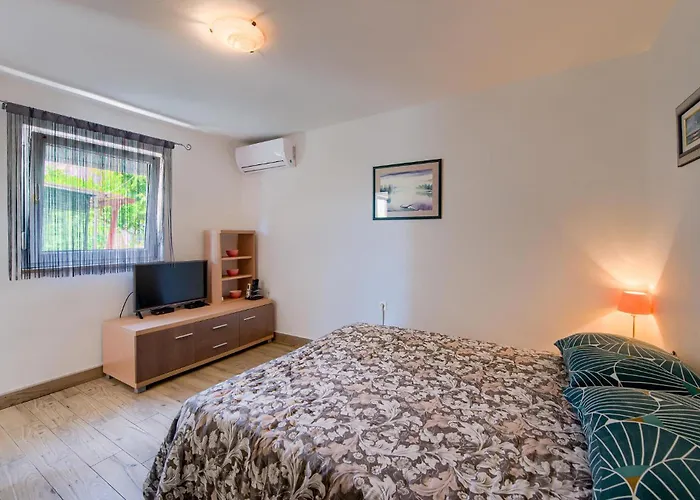 Apartment Beautiful In With Wifi Pula